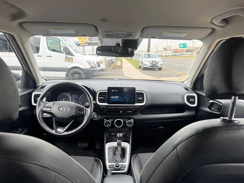 Used 2022 Hyundai Venue Limited w/ Cargo Package image 21