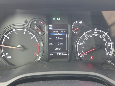 Used 2022 Toyota 4Runner SR5 AWD/4WD image 17