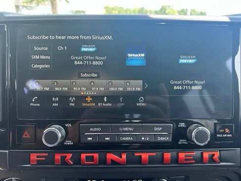 Used 2025 Nissan Frontier PRO-4X AWD/4WD image 23