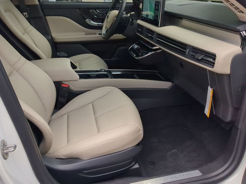 New 2026 Lincoln Corsair Premiere FWD image 23
