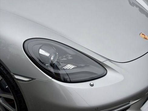 Used 2018 Porsche 718 Cayman S RWD image 11