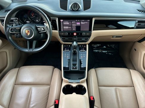 Used 2022 Porsche Macan w/ Premium Package image 6