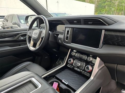 Used 2023 GMC Yukon XL Denali w/ Denali Reserve Package image 8