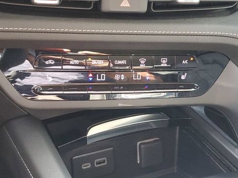 Certified 2023 Buick Envision Essence AWD/4WD image 28