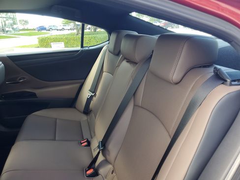 Used 2025 Lexus ES 350 w/ Premium Package image 17