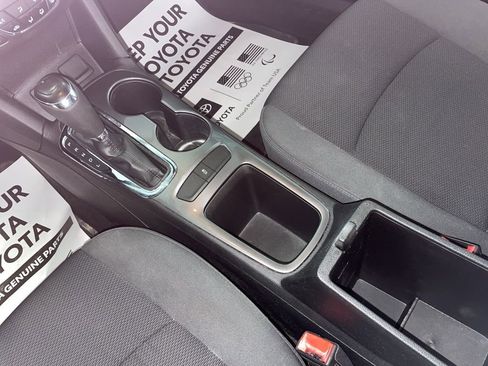 Used 2017 Chevrolet Cruze LT image 9