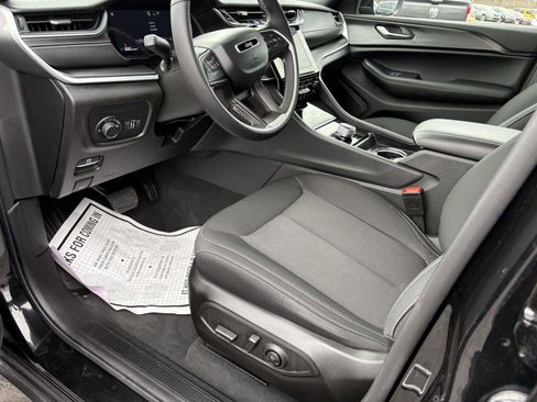 Used 2024 Jeep Grand Cherokee Laredo X w/ Luxury Tech Group I image 14