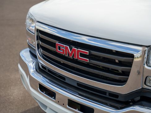 Used 2004 GMC Sierra 2500 SLE w/ Heavy-Duty Power Package AWD/4WD image 26