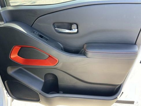 Used 2024 Nissan Frontier PRO-4X w/ Technology Package image 23