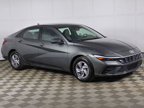 Certified 2024 Hyundai Elantra SE FWD image 41