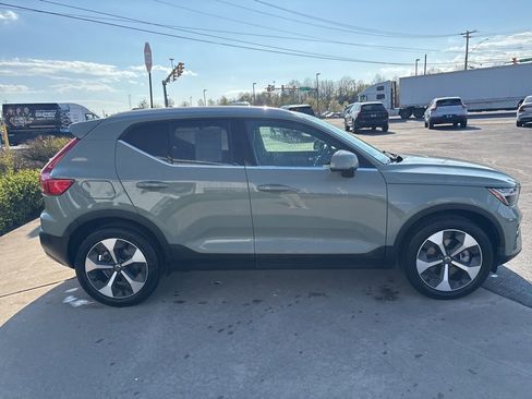 Used 2025 Volvo XC40 B5 Plus AWD/4WD image 5