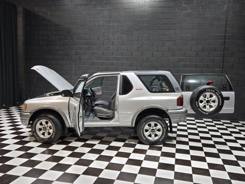 Used 2002 Isuzu Rodeo Sport image 2