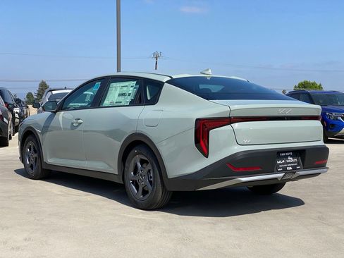New 2026 Kia K4 FWD image 7