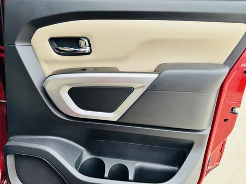 Used 2017 Nissan Titan SV image 28