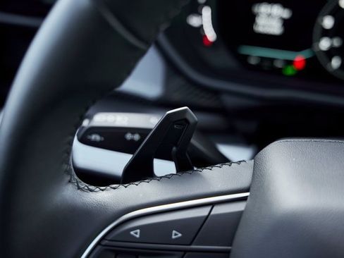 Used 2025 Lamborghini Urus SE image 56