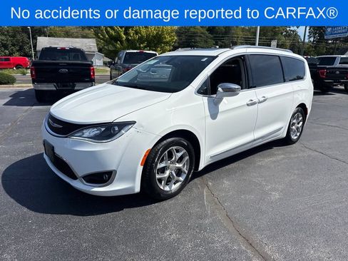 Used 2018 Chrysler Pacifica Limited FWD image 2