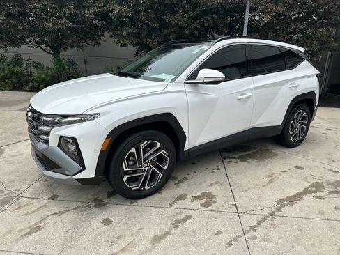 Used 2025 Hyundai Tucson Limited AWD/4WD image 3