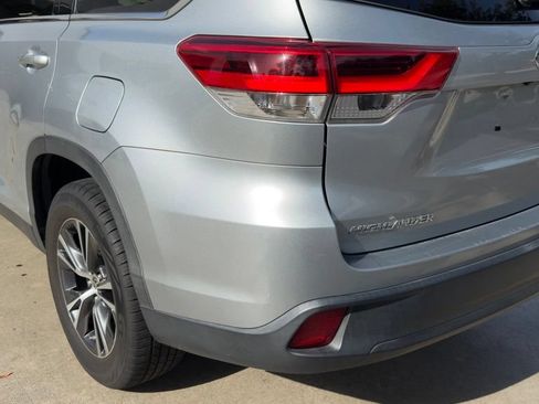 Used 2019 Toyota Highlander LE FWD image 7