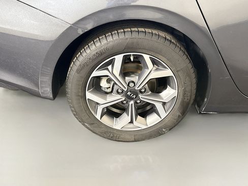 Used 2020 Kia Forte LXS FWD image 32