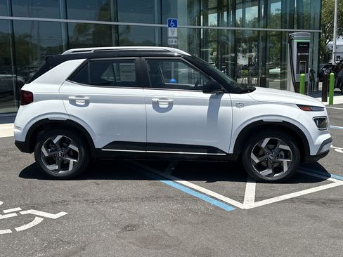 New 2025 Hyundai Venue Limited image 5