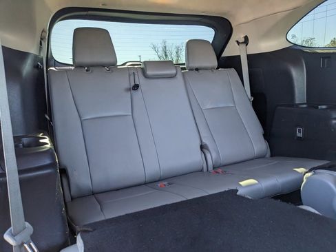 Used 2021 Toyota Highlander XLE image 45