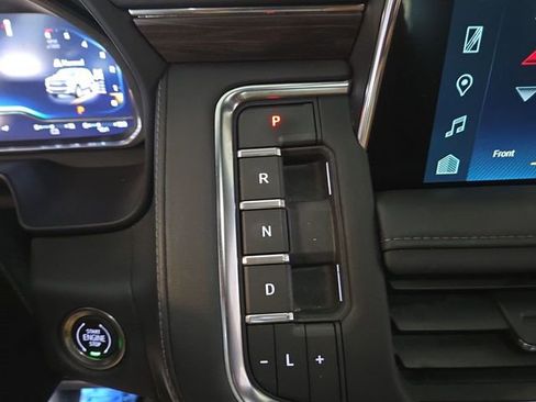 Used 2023 Chevrolet Tahoe Z71 w/ Z71 Off-Road Package AWD/4WD image 19