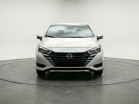 Used 2025 Nissan Versa SV image 2