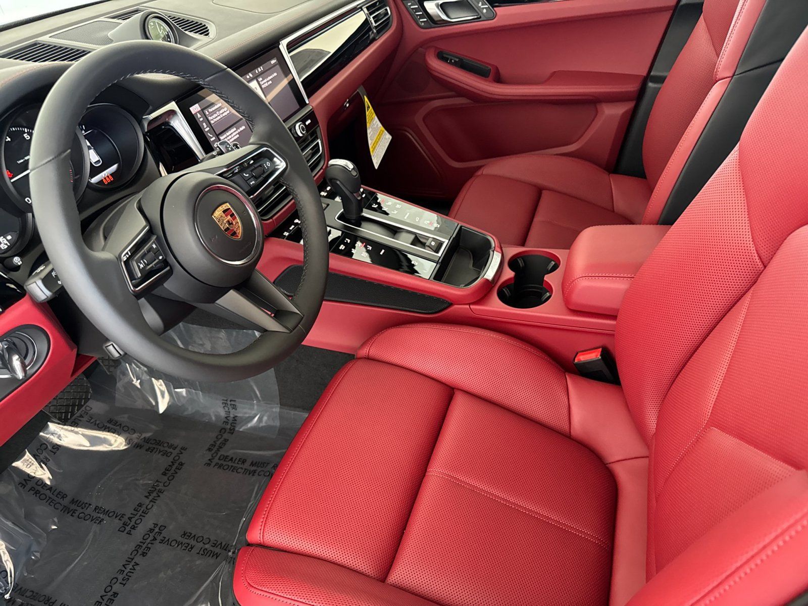 Certified 2026 Porsche Macan AWD/4WD image 4