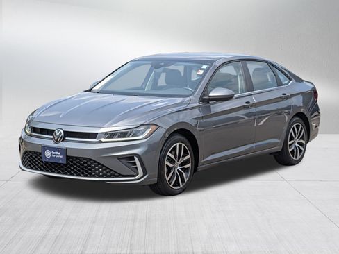 Certified 2025 Volkswagen Jetta SE FWD image 3