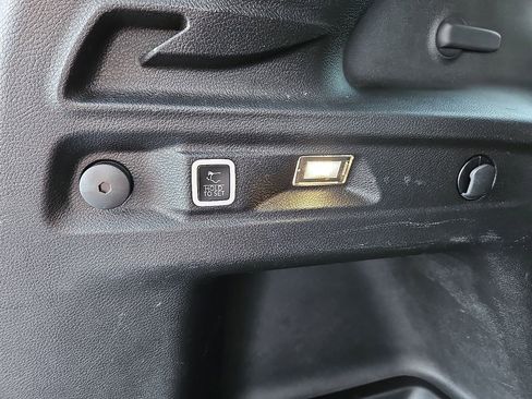 Used 2024 Jeep Grand Cherokee L Altitude image 17