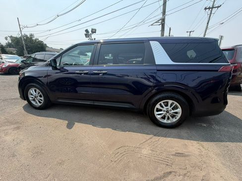 Used 2022 Kia Carnival LX FWD image 8