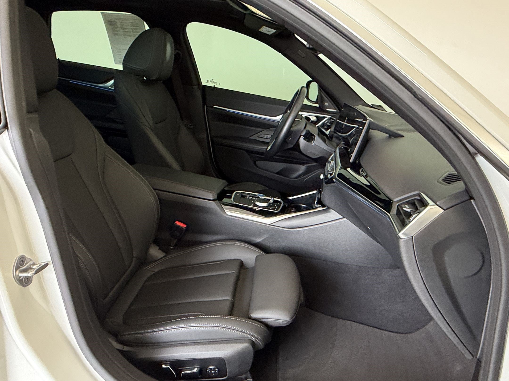 Used 2024 BMW i4 eDrive35 w/ Convenience Package RWD image 25