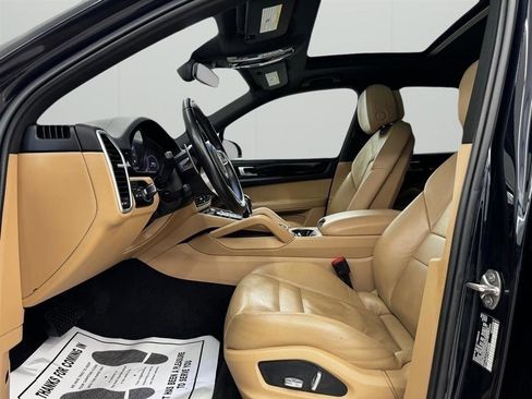 Used 2020 Porsche Cayenne AWD/4WD image 10