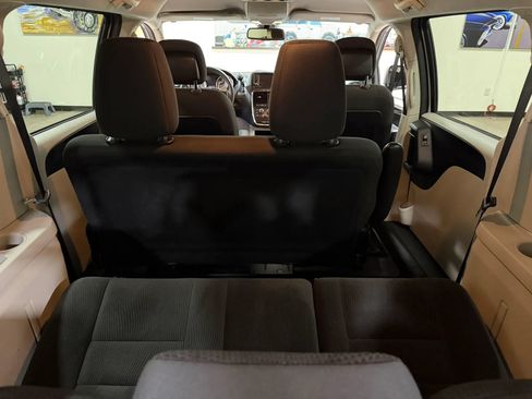 Used 2019 Dodge Grand Caravan SE FWD image 24
