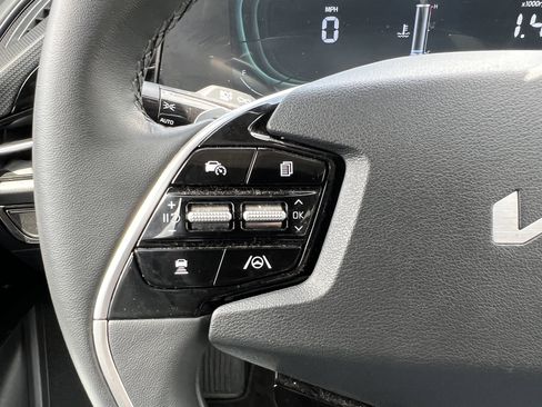 Certified 2023 Kia Niro EX FWD image 24