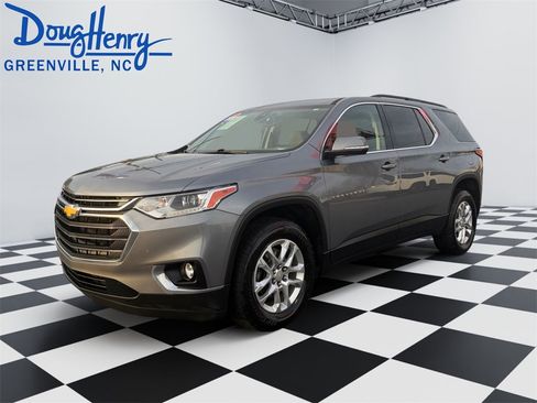 Used 2020 Chevrolet Traverse LT image 1