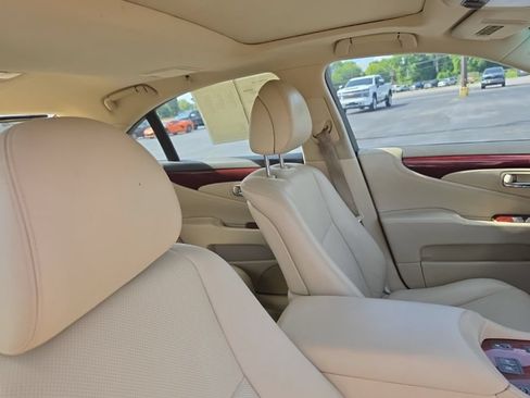 Used 2012 Lexus LS 460 w/ Comfort Pkg RWD image 33