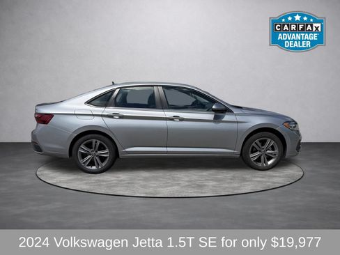 Used 2024 Volkswagen Jetta SE FWD image 2