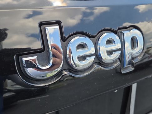 Used 2021 Jeep Grand Cherokee Laredo RWD image 35