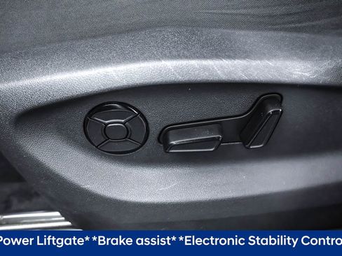 Used 2025 Volkswagen Tiguan SE image 7