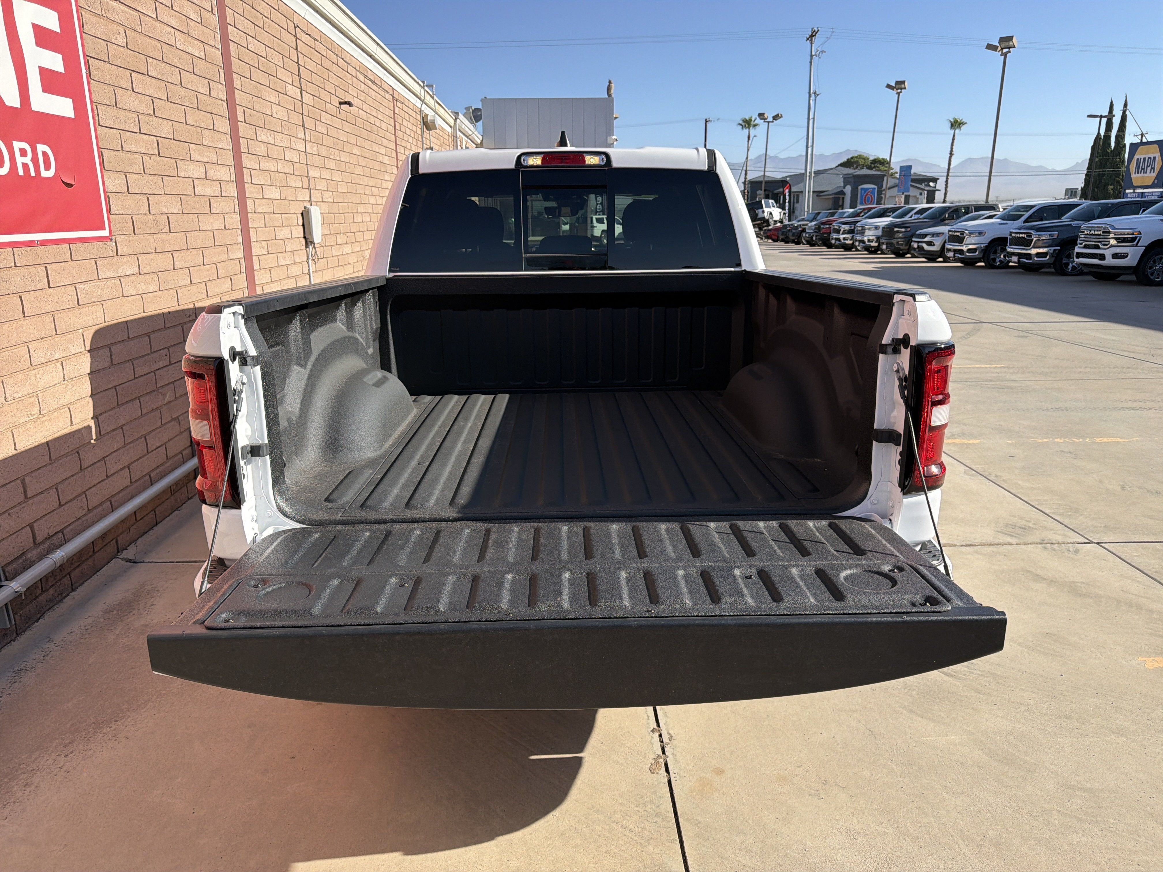 Used 2025 RAM 1500 Big Horn AWD/4WD image 6