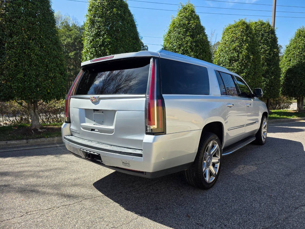 Used 2019 Cadillac Escalade ESV Luxury AWD/4WD image 5
