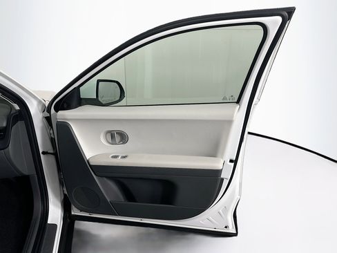 Used 2024 Hyundai Ioniq 5 SEL RWD image 32