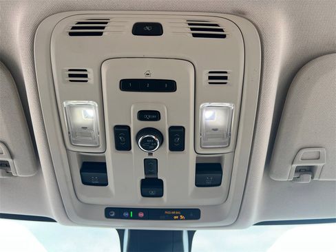 Used 2022 GMC Yukon Denali w/ Denali Premium Package image 27