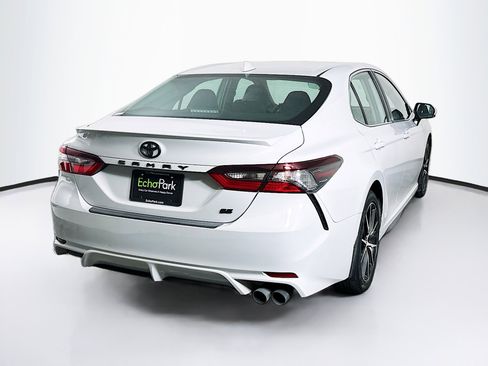 Used 2023 Toyota Camry SE image 9