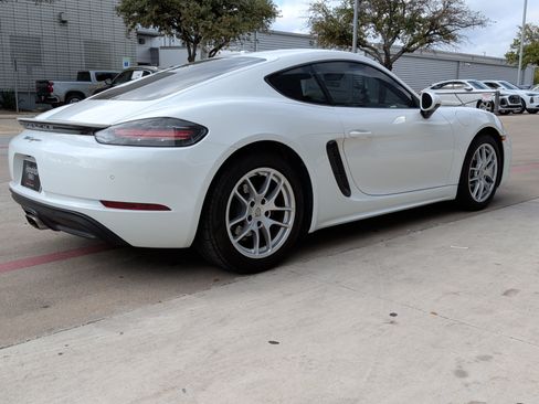 Used 2021 Porsche 718 Cayman image 10