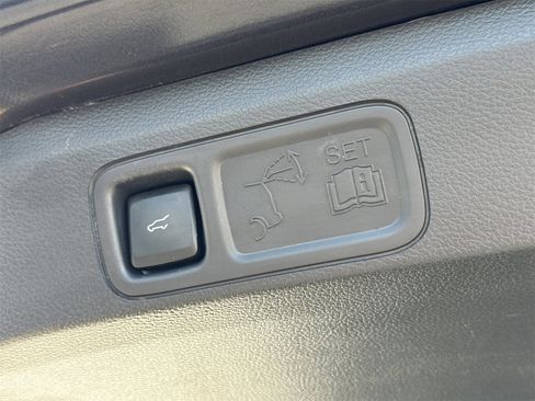 Certified 2024 Ford Expedition XLT image 8