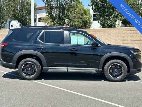 Certified 2025 Honda Pilot TrailSport image 3