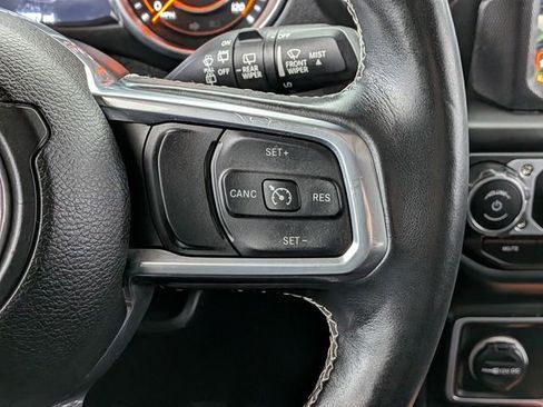 Used 2018 Jeep Wrangler Unlimited Sahara image 25