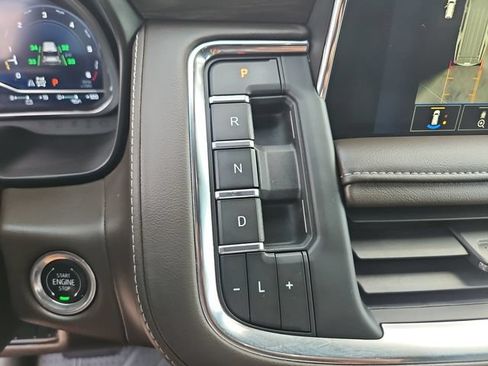 Used 2024 Chevrolet Suburban Z71 w/ Luxury Package AWD/4WD image 15